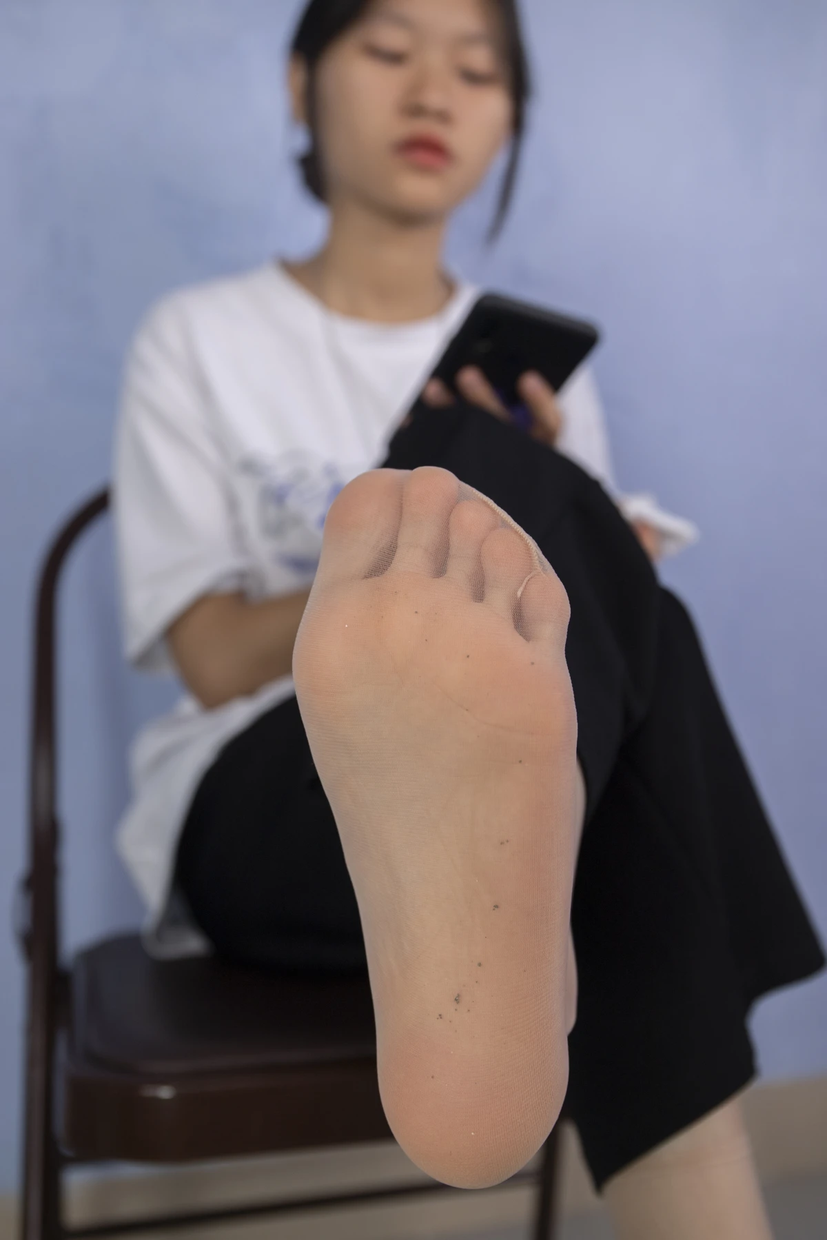 [Mzsock] NO.012 Qiqi’s sexy fleshy silk is tempting, her toes are twisting under the stockings Southern football skills#[108P]-101